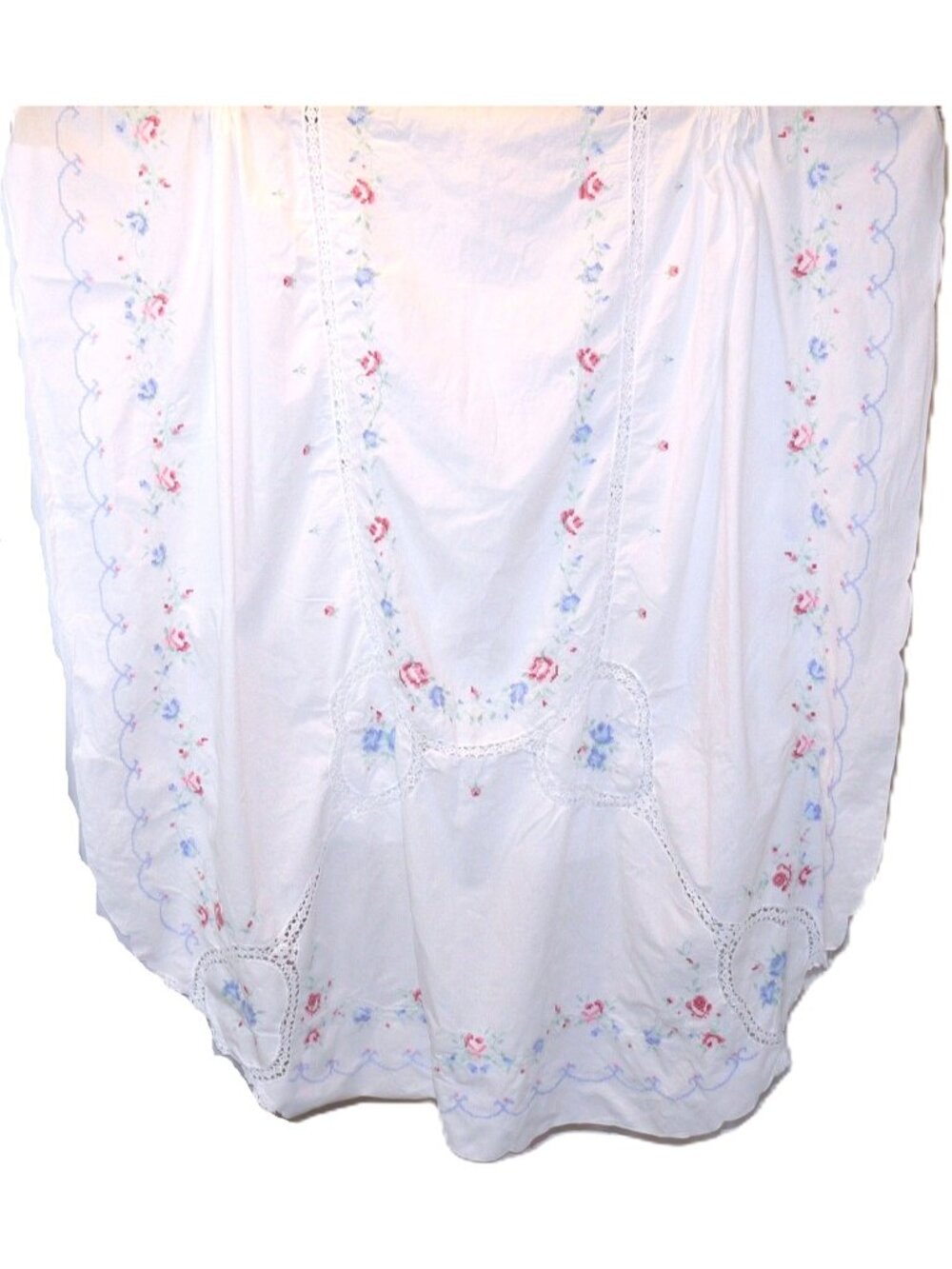 Vintage hand embroidered needlepoint cotton oval tablecloth blue & pink 64 x 96 - Picture 1 of 4